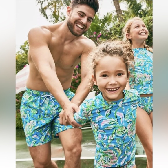 🆕Lilly Pulitzer Swim Trunks Large NWT - Picture 2 of 3